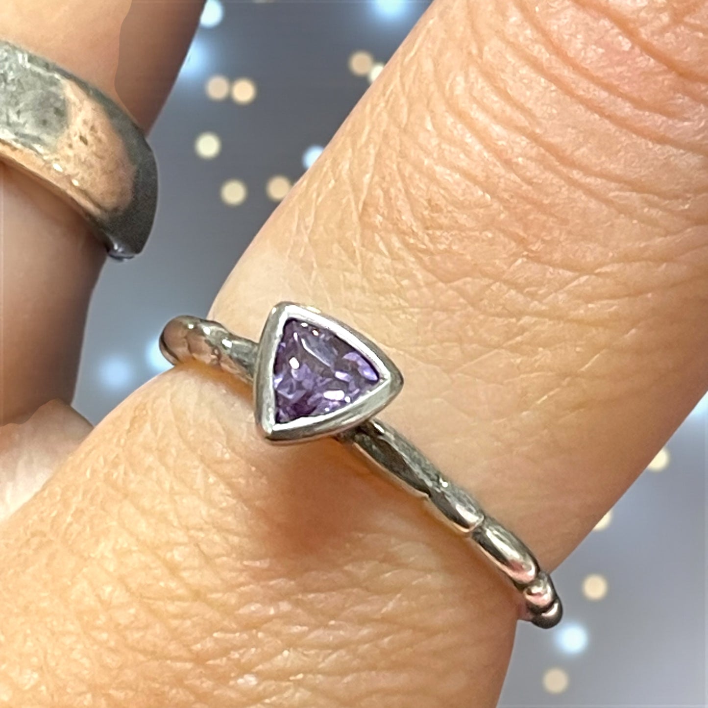 Anello fedina in argento 925 con cristallo viola a brillante