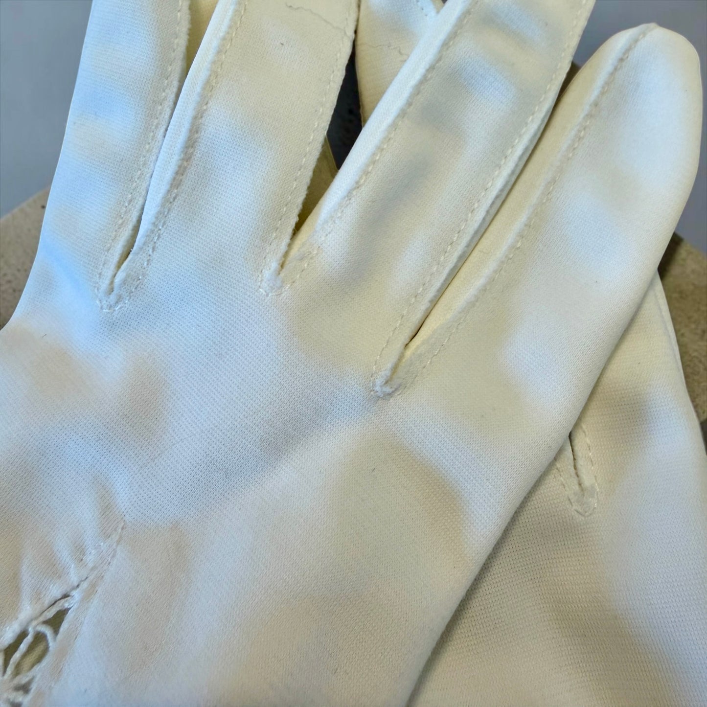 Guanti bianchi vintage con pizzo anni ‘60