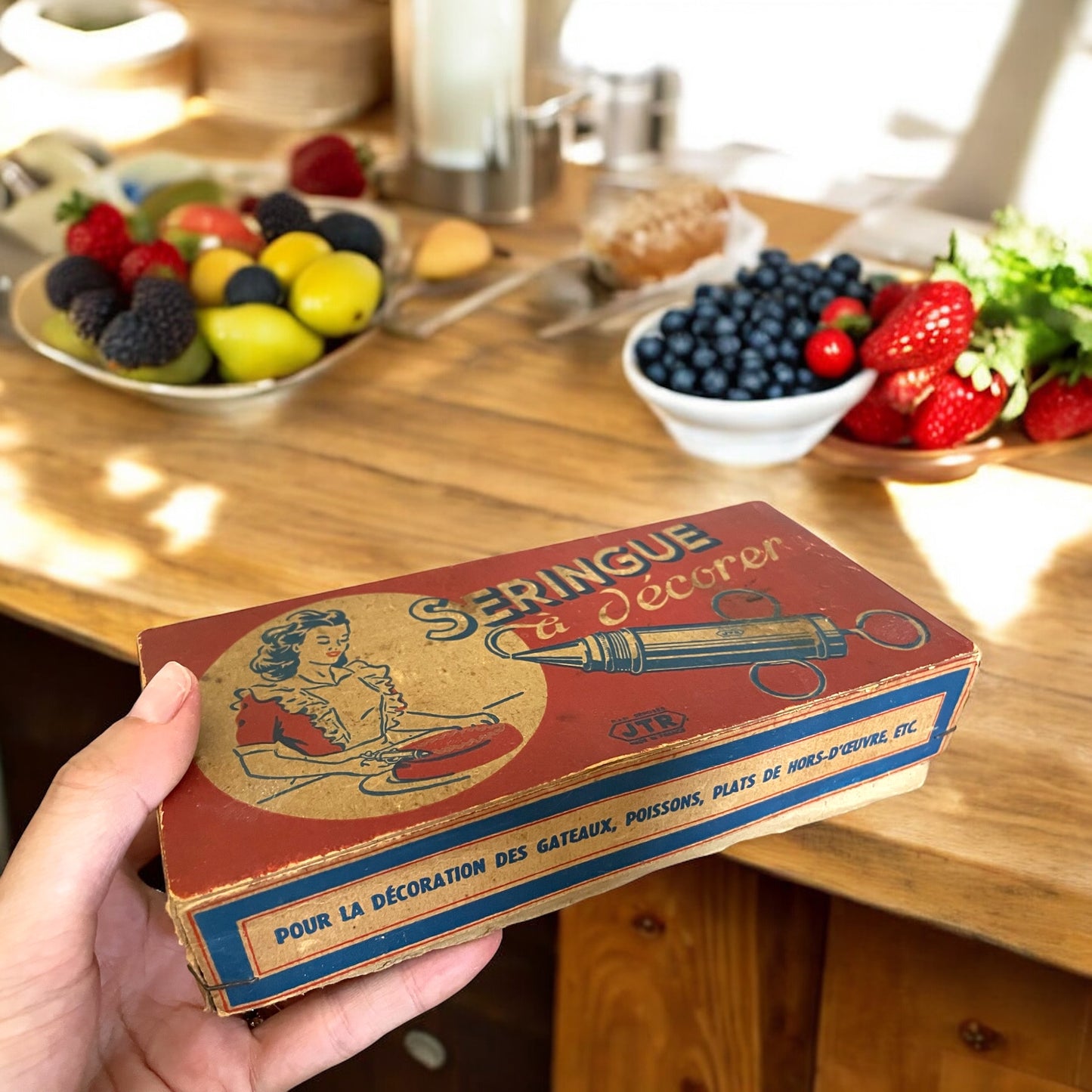 Siringa da dolci con beccucci e scatola originale, anni ‘50