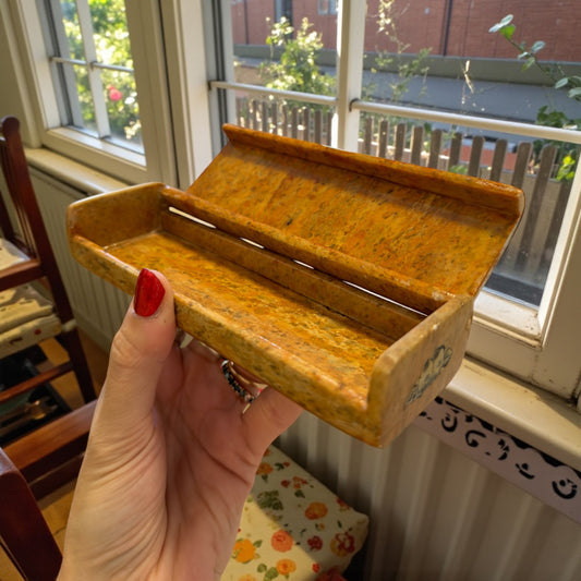 Plumier in pietra (prob. Steatite) decorato con madreperla incisa e pigmentata, anni ‘20-‘40