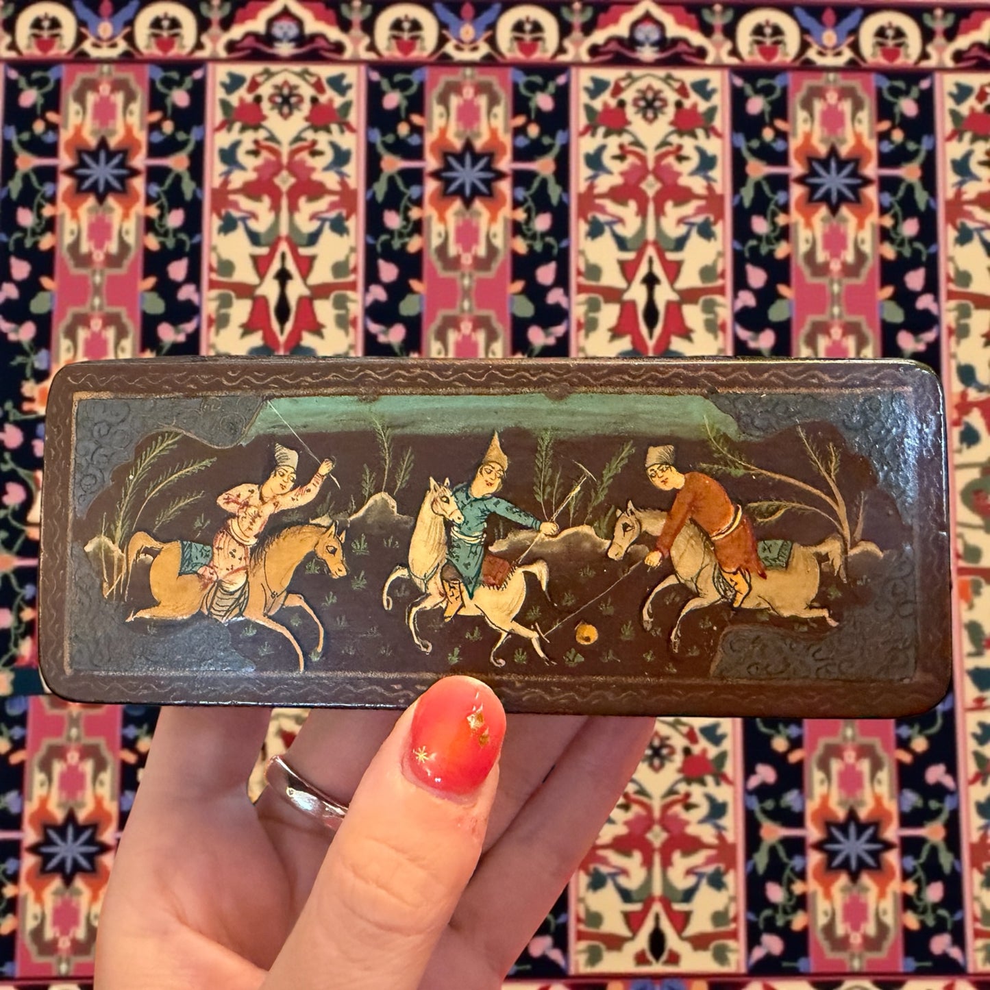 Astuccio porta pennini in papier mâché, Kashmir metà ‘900 dipinto