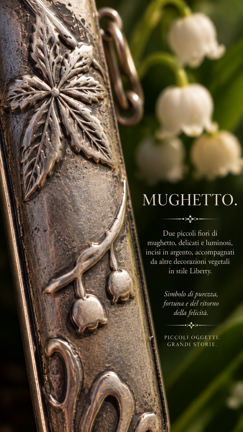 Antico porta aghi liberty in argento con decorazione di mughetti e catenella per Châtelaine