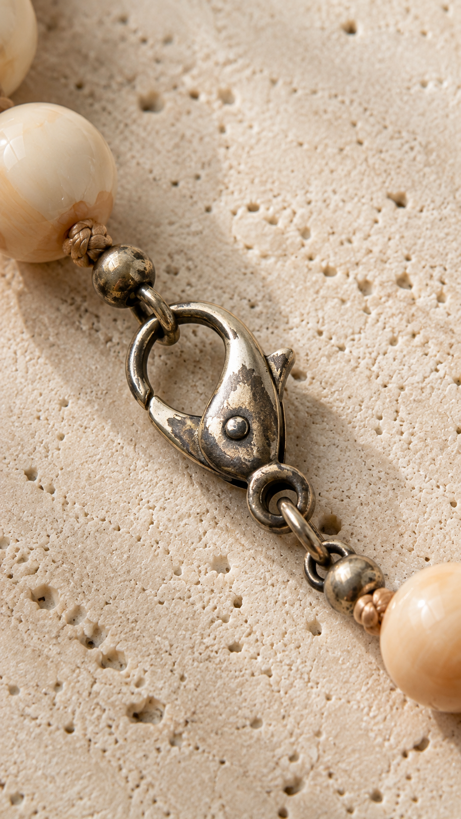 Collana in perle di autentica conchiglia corniola