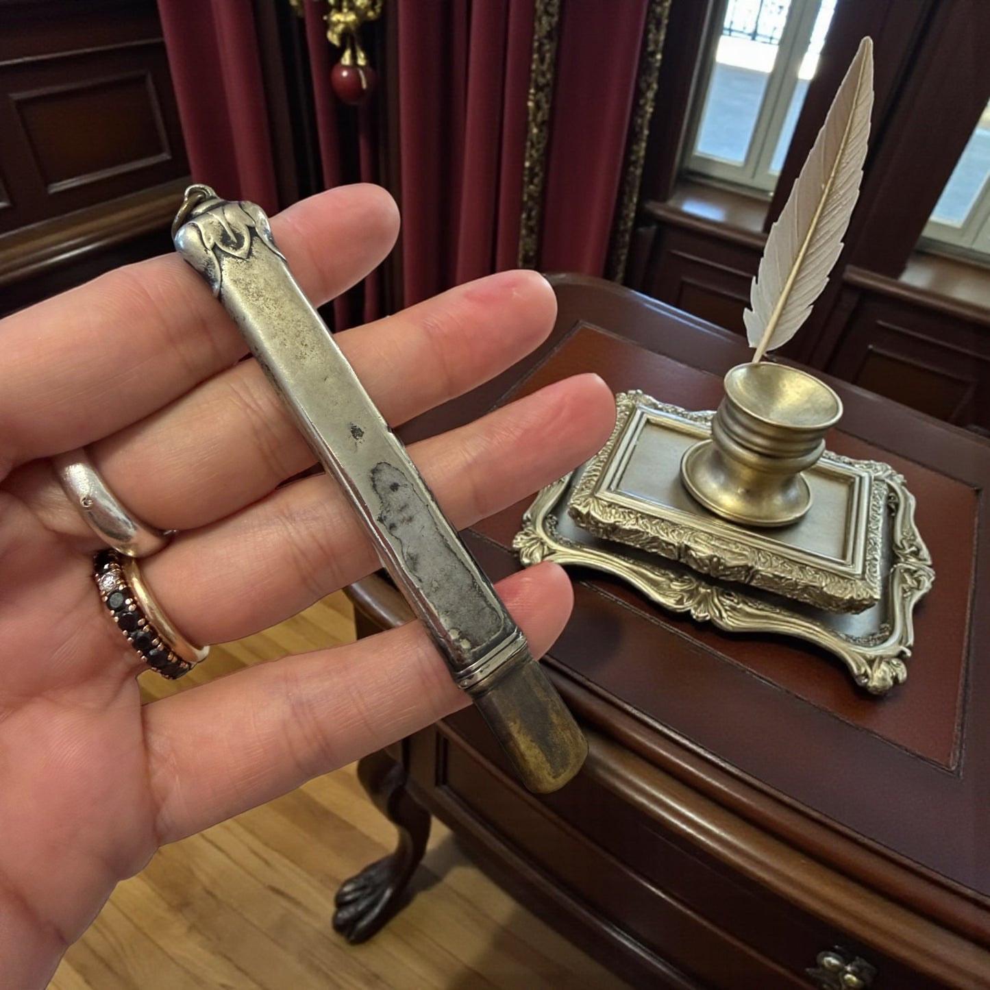 Porte crayon con monogramma e fleurs de lils, fine ‘800