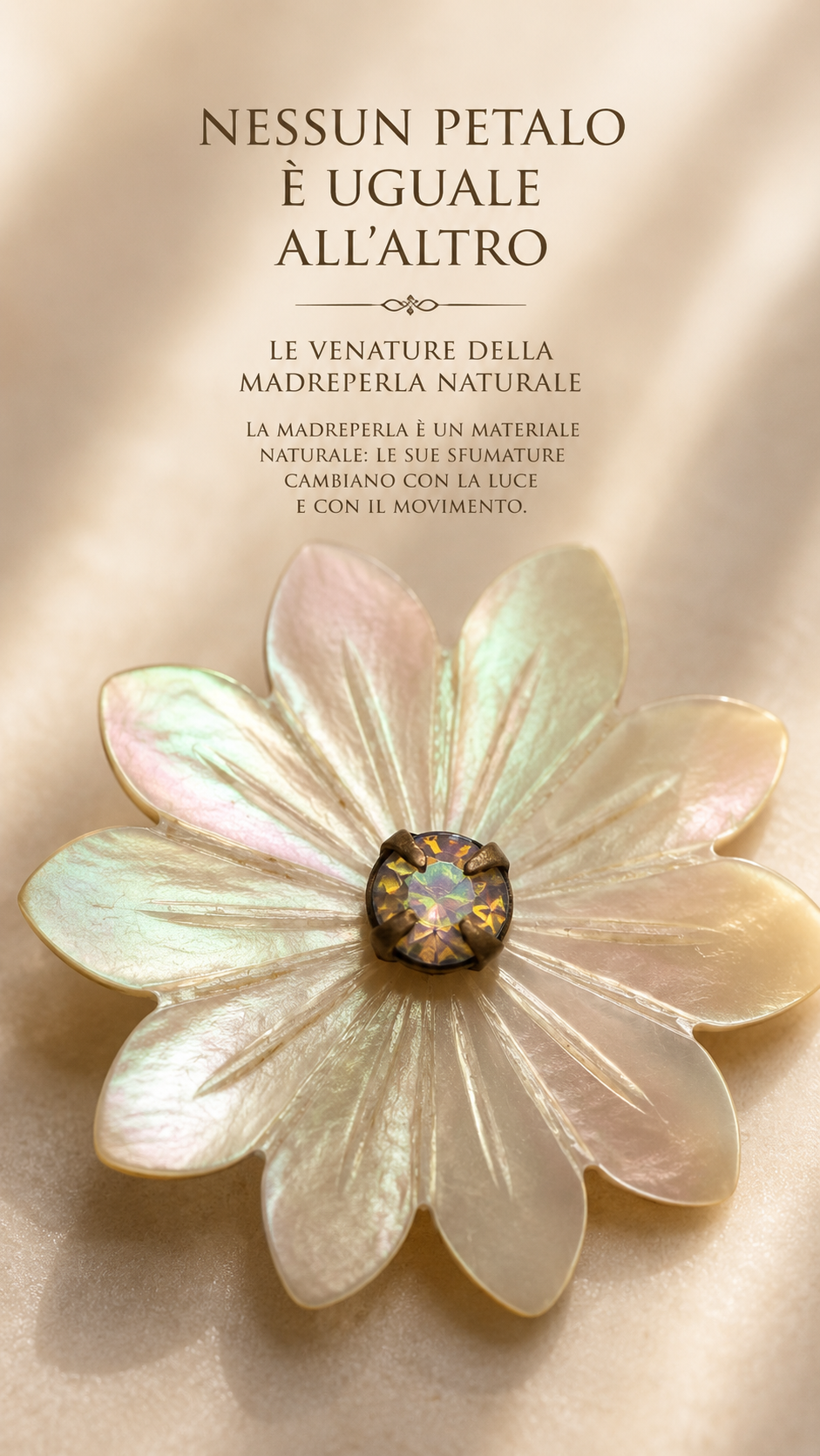 Orecchini in madreperla a guisa di fiore con centrale Aurora Borealis, fine anni ‘50