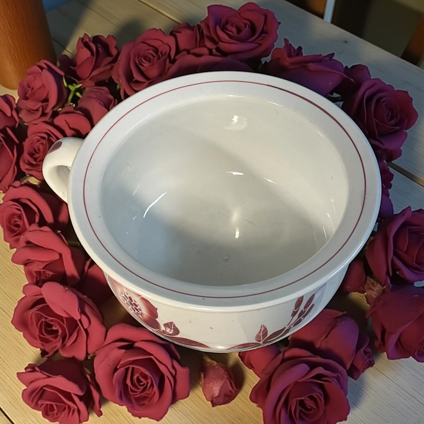 Pot de chambre Flore con fiori rossi ca anni ‘20