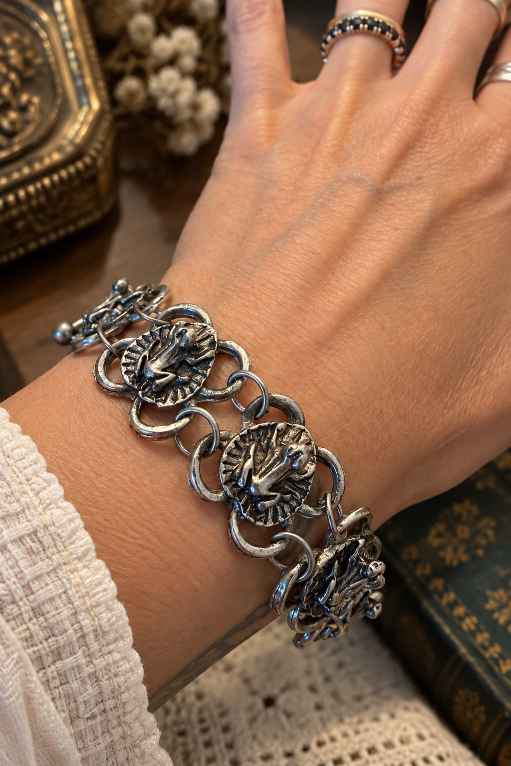 Bracciale vintage porta fortuna con ranocchie argentate