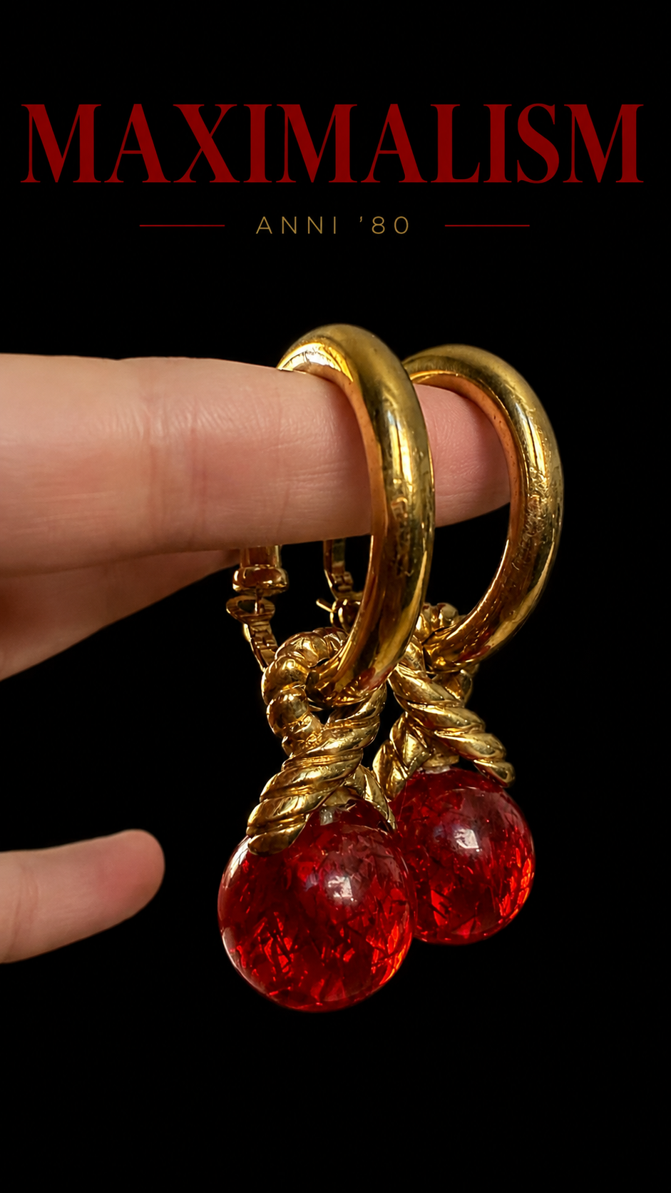 Grandi e scenografici orecchini ad anello anni ‘80 maximalism con sfere in resina ed inclusioni