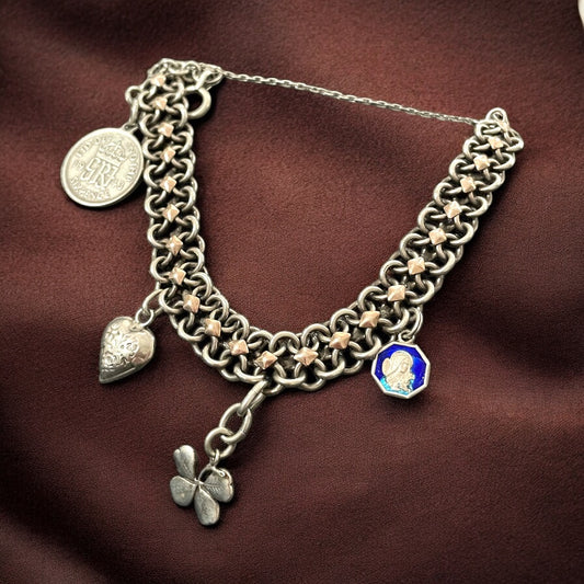 Bracciale porta fortuna in argento anni ‘40 con charms d’epoca