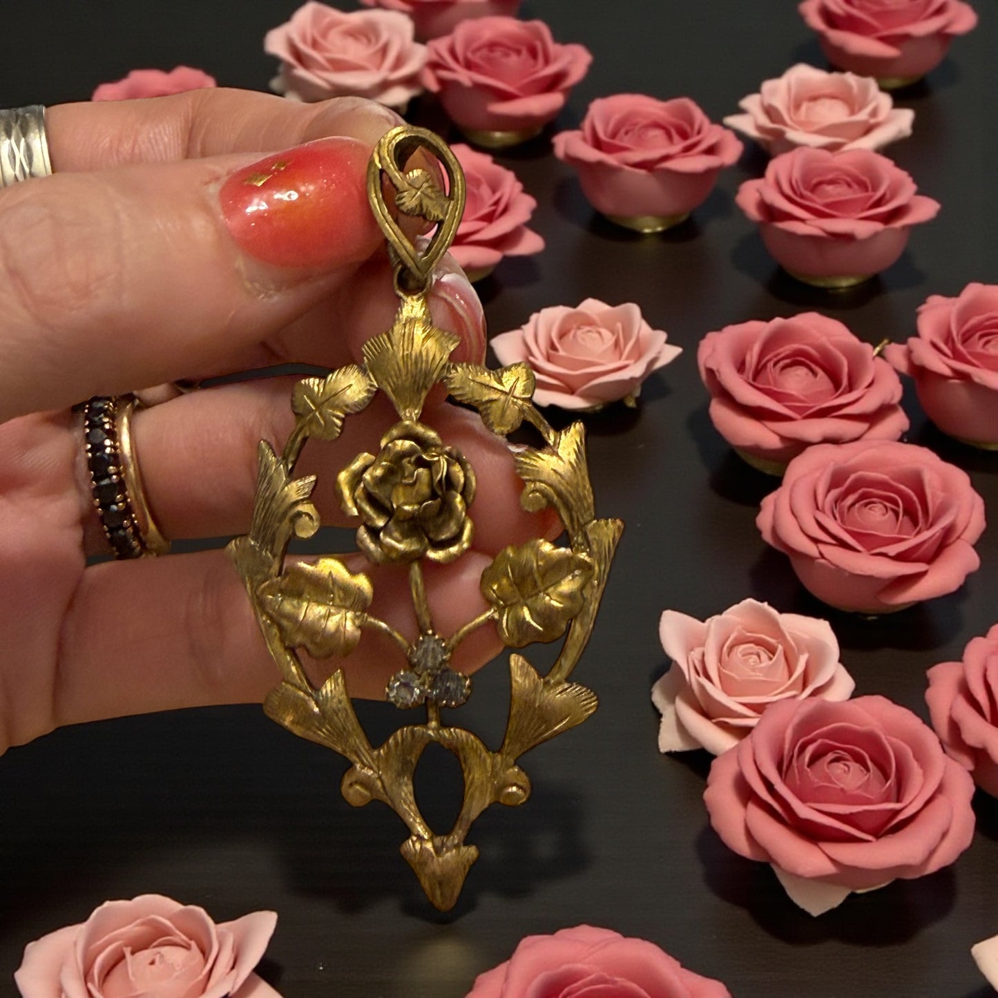 Pendente gioiello antico tardo ‘800 con rosa e vetri tagliati a brillante, prob princisbecco