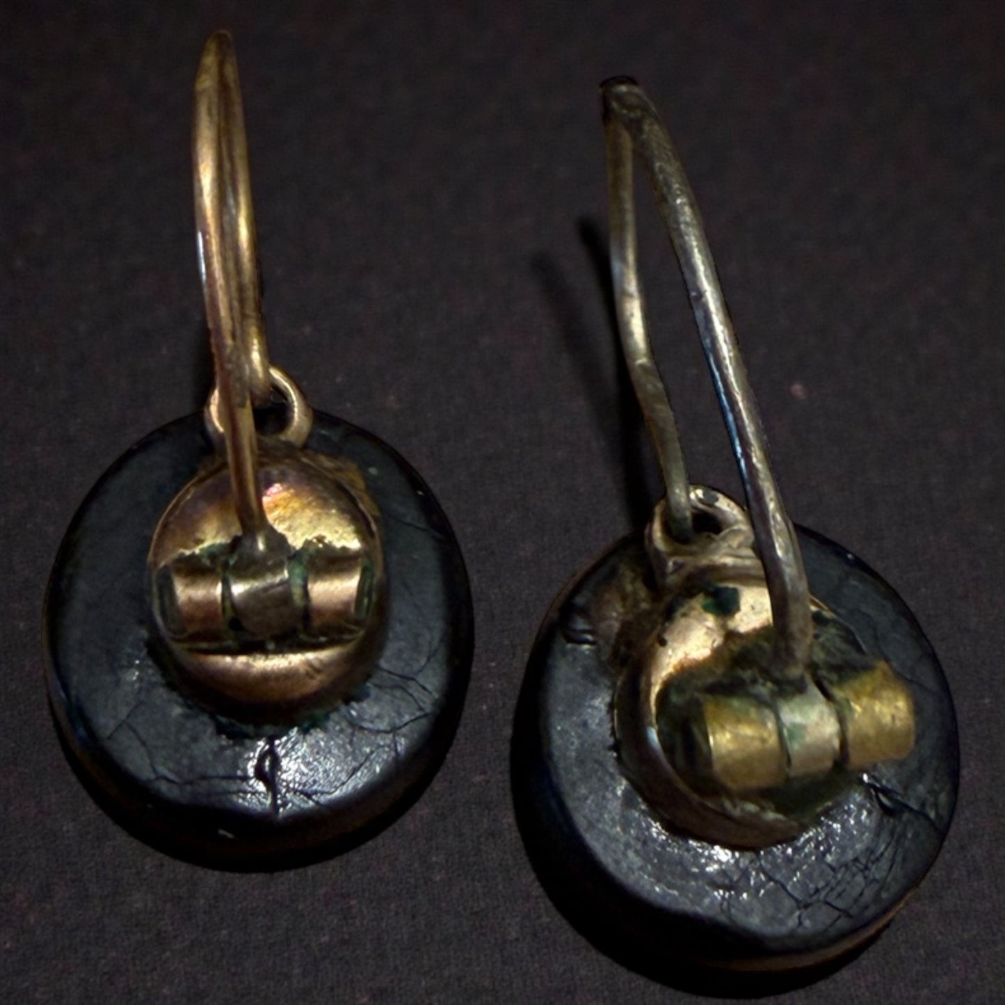 Orecchini da lutto in Jet giaietto ed oro basso, epoca vittoriana