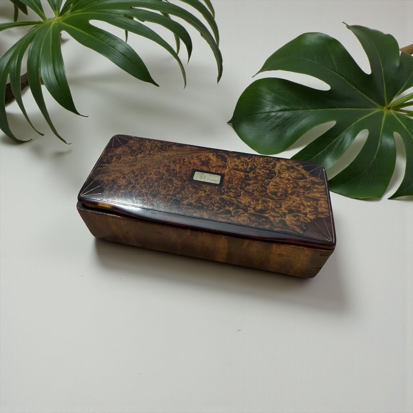 Antica tabacchiera metà ottocento in radica con intarsi