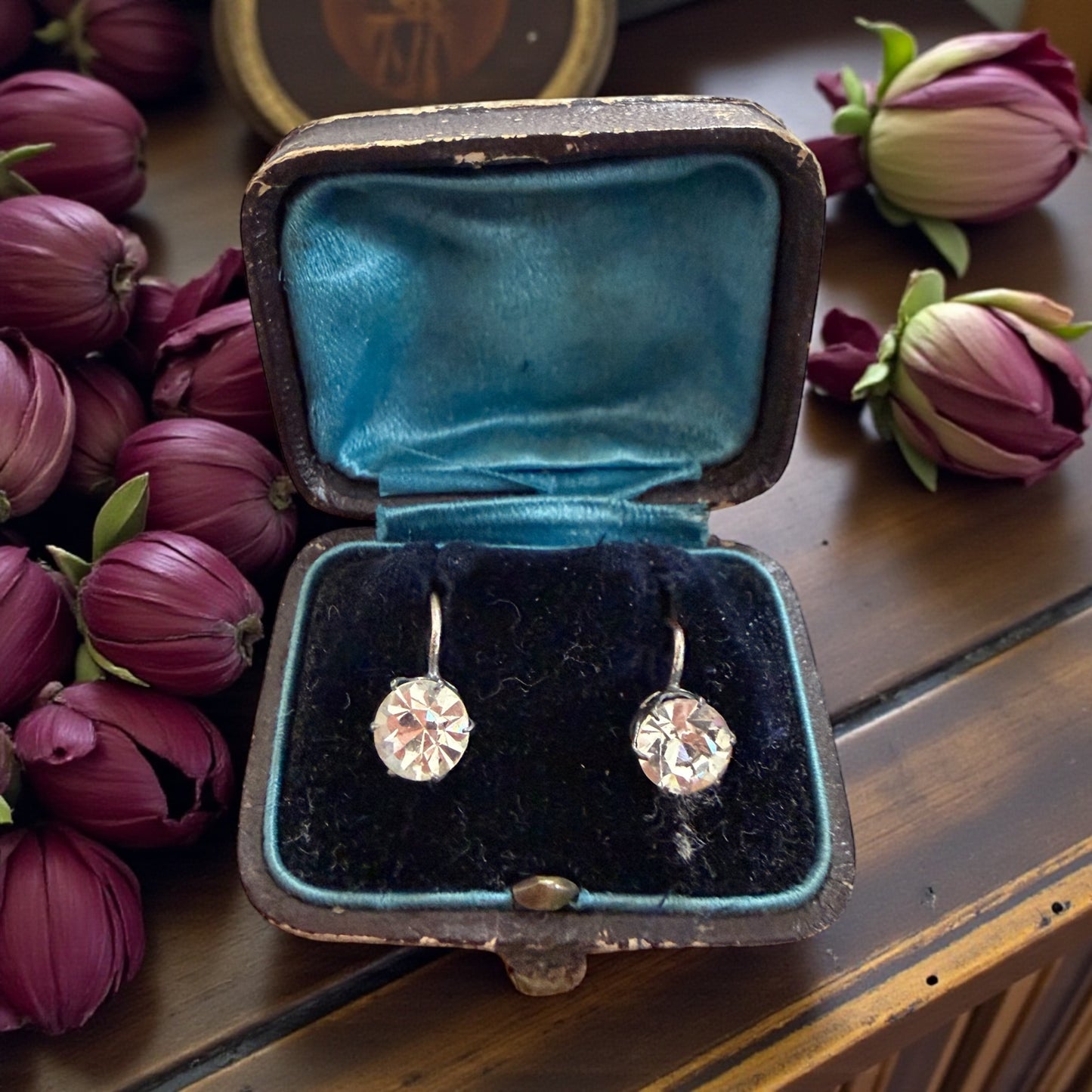 Antichi orecchini in argento taglio brillante con castone alto, completi di custodia, anni ‘20