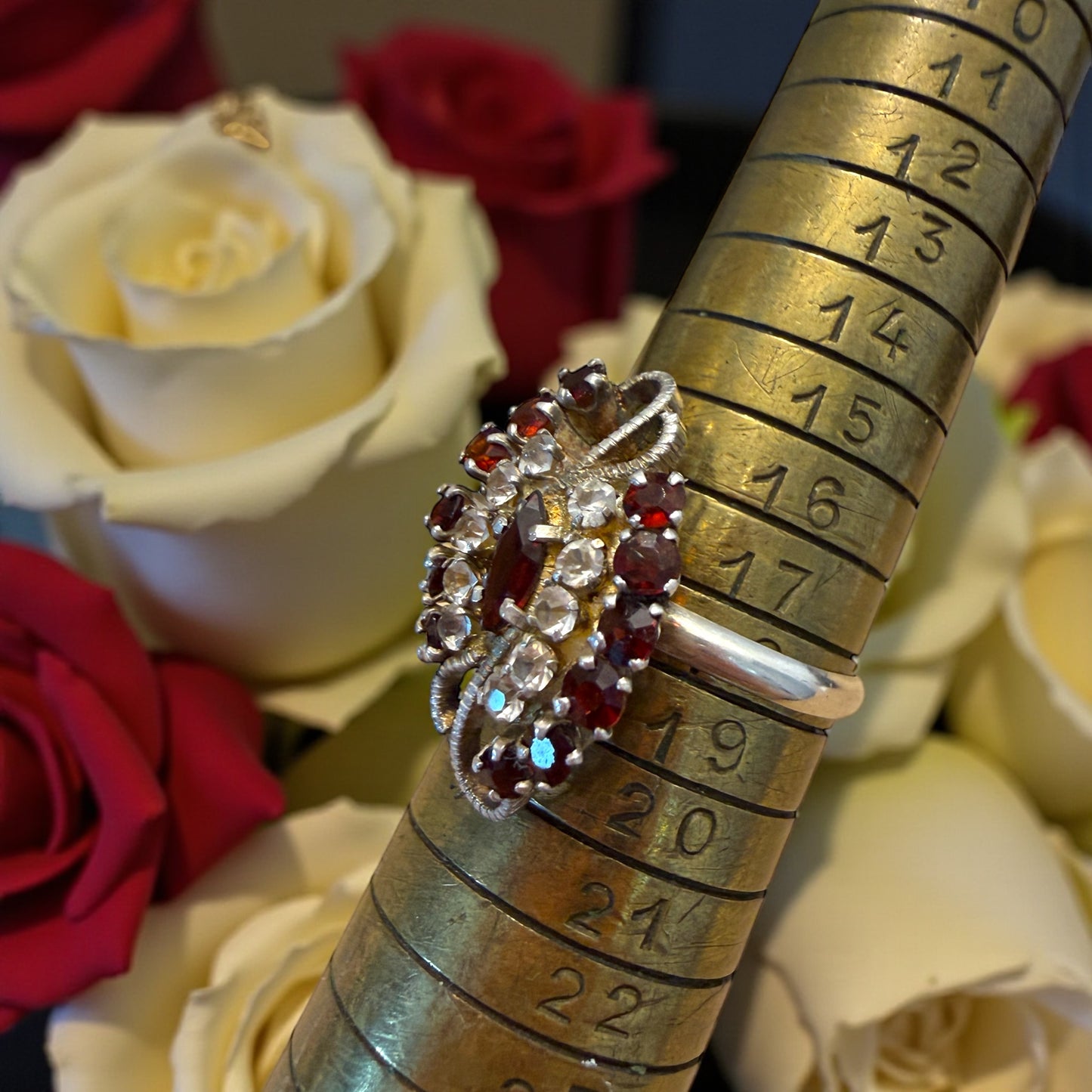 Anello in argento revival vittoriano, anni 70