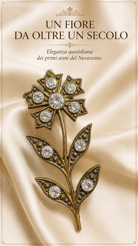 Spilla antica a guisa di fiore con belle paste vitree originali Belle Époque primi ‘900