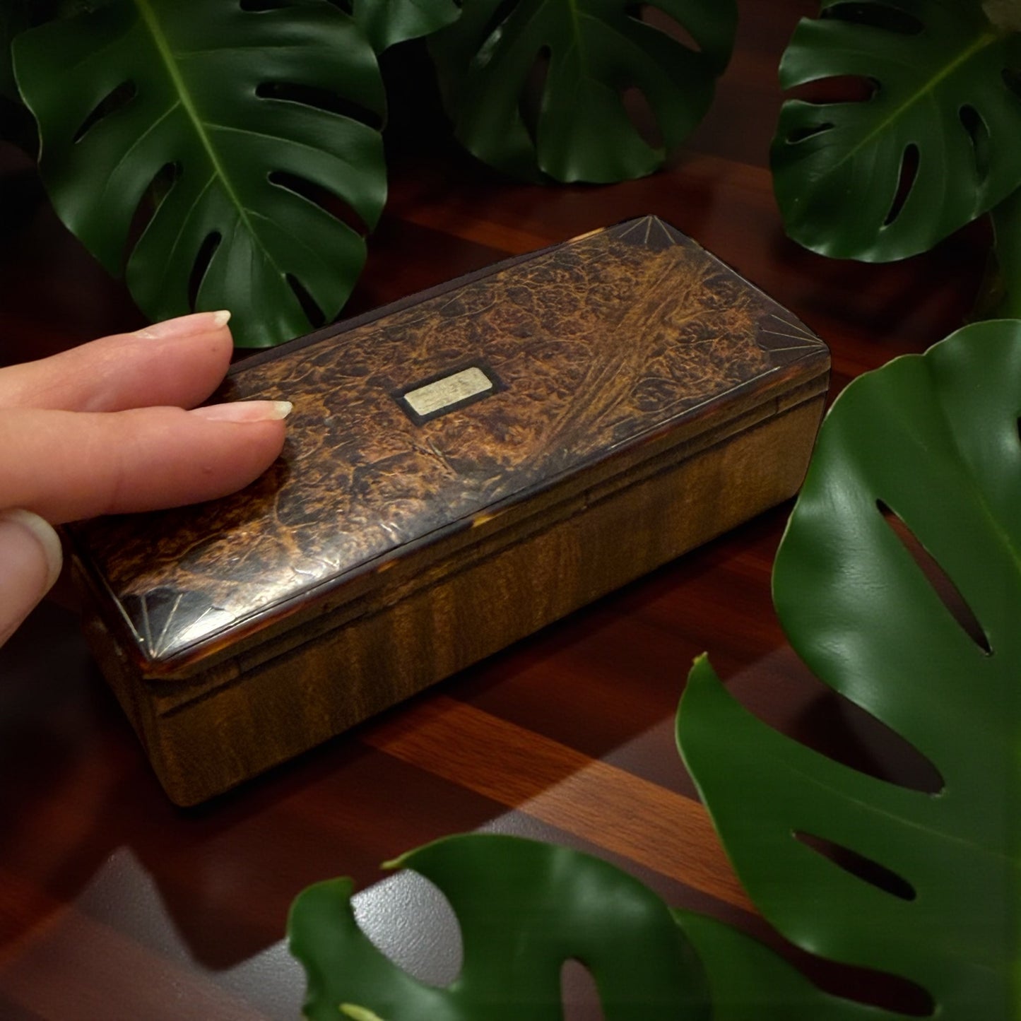 Antica tabacchiera metà ottocento in radica con intarsi