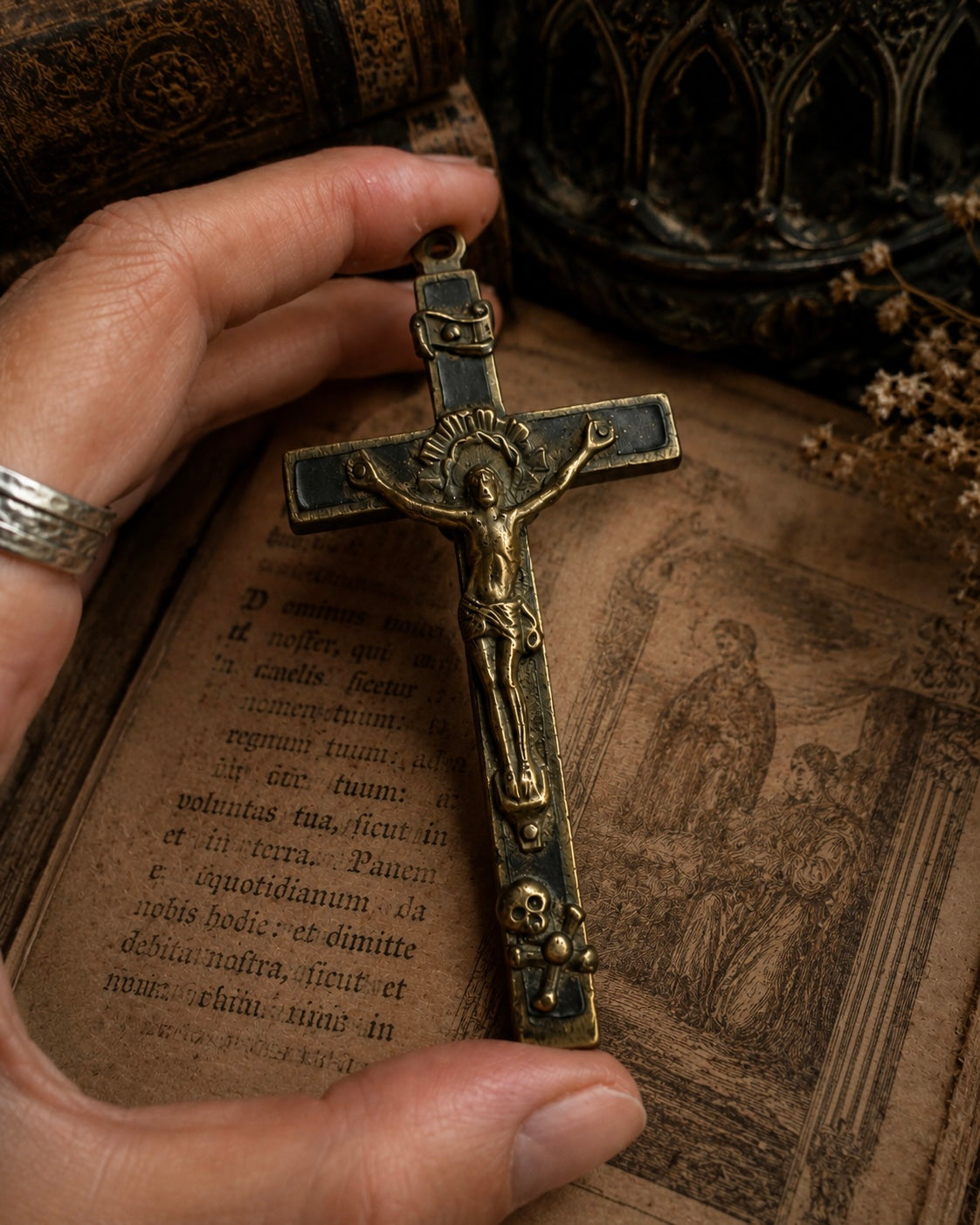 Antica croce con teschio e ossa incrociate e Cuore Sacro, fine ‘800