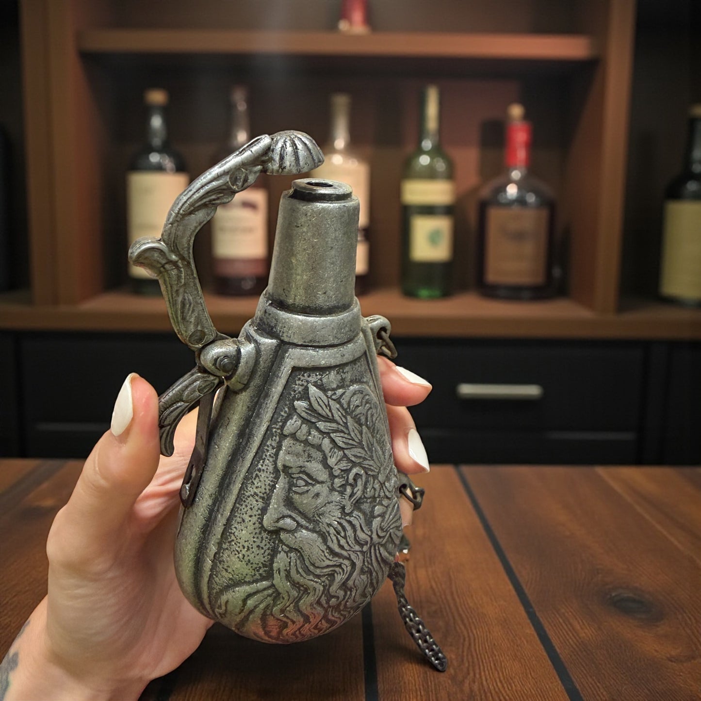 Fiaschetta da polvere da sparo con catenella, zama, anni ‘50