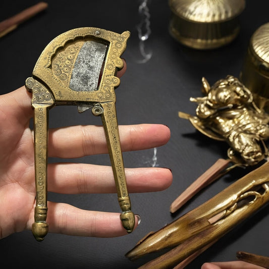 Antico sarota decorato, taglia betel primo ‘900