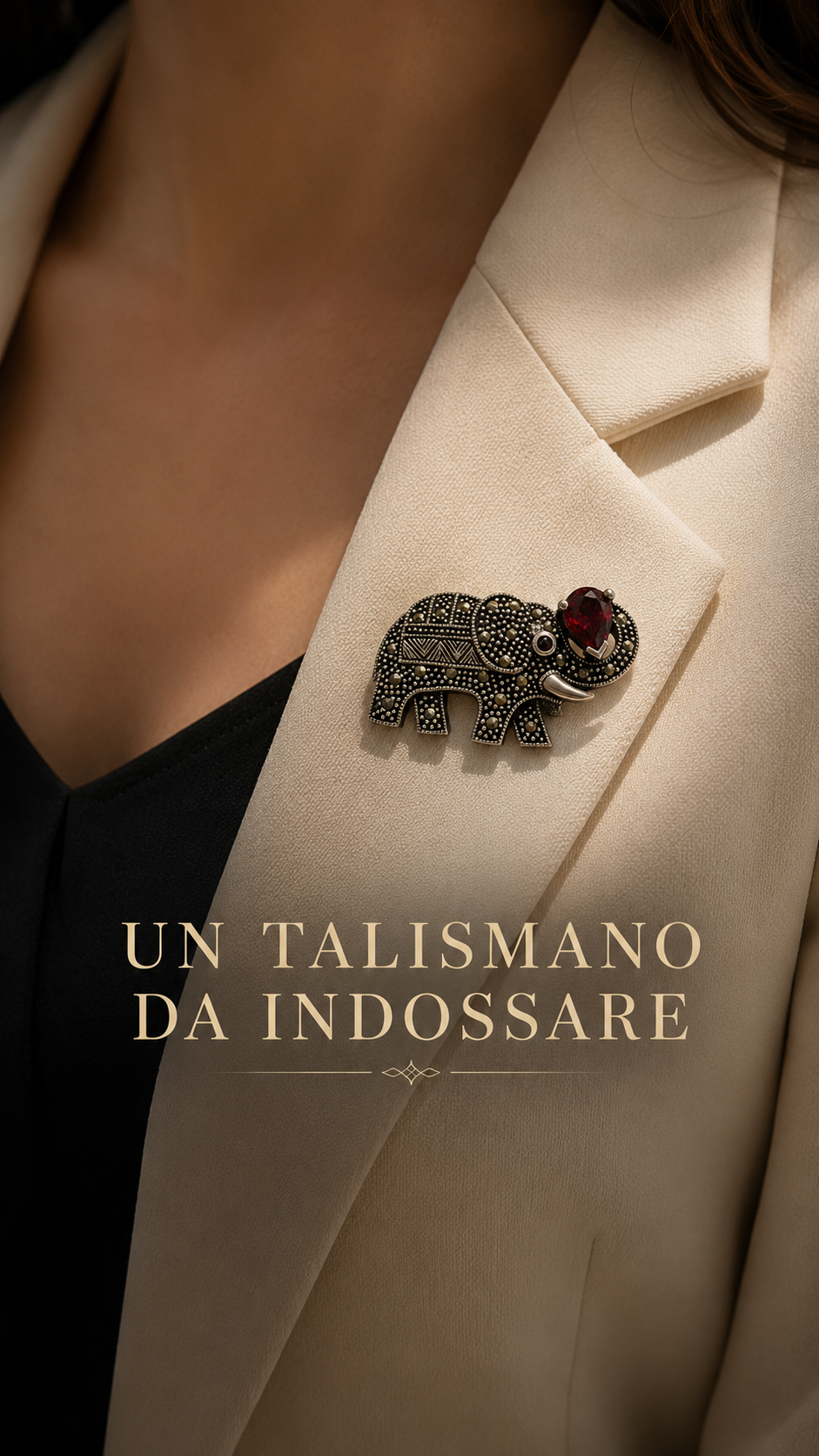Spilla in argento 925 con marcasiti e cristalli a guisa di elefante, simbolo di memoria e buon augurio