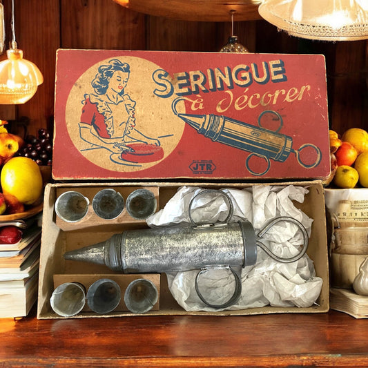 Siringa da dolci con beccucci e scatola originale, anni ‘50