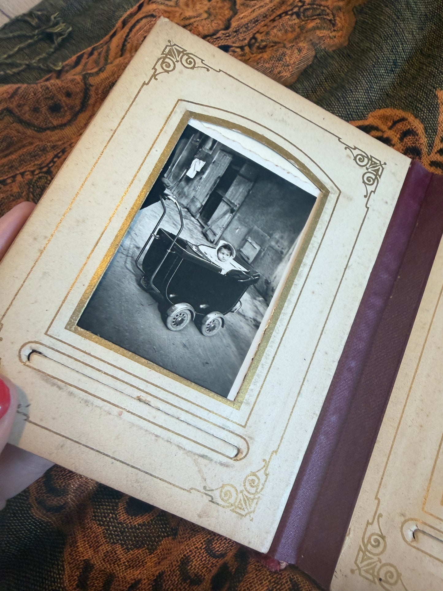 Antico album fine ‘800 completo con 24 foto d’epoca 1890-1915 + 7 sciolte