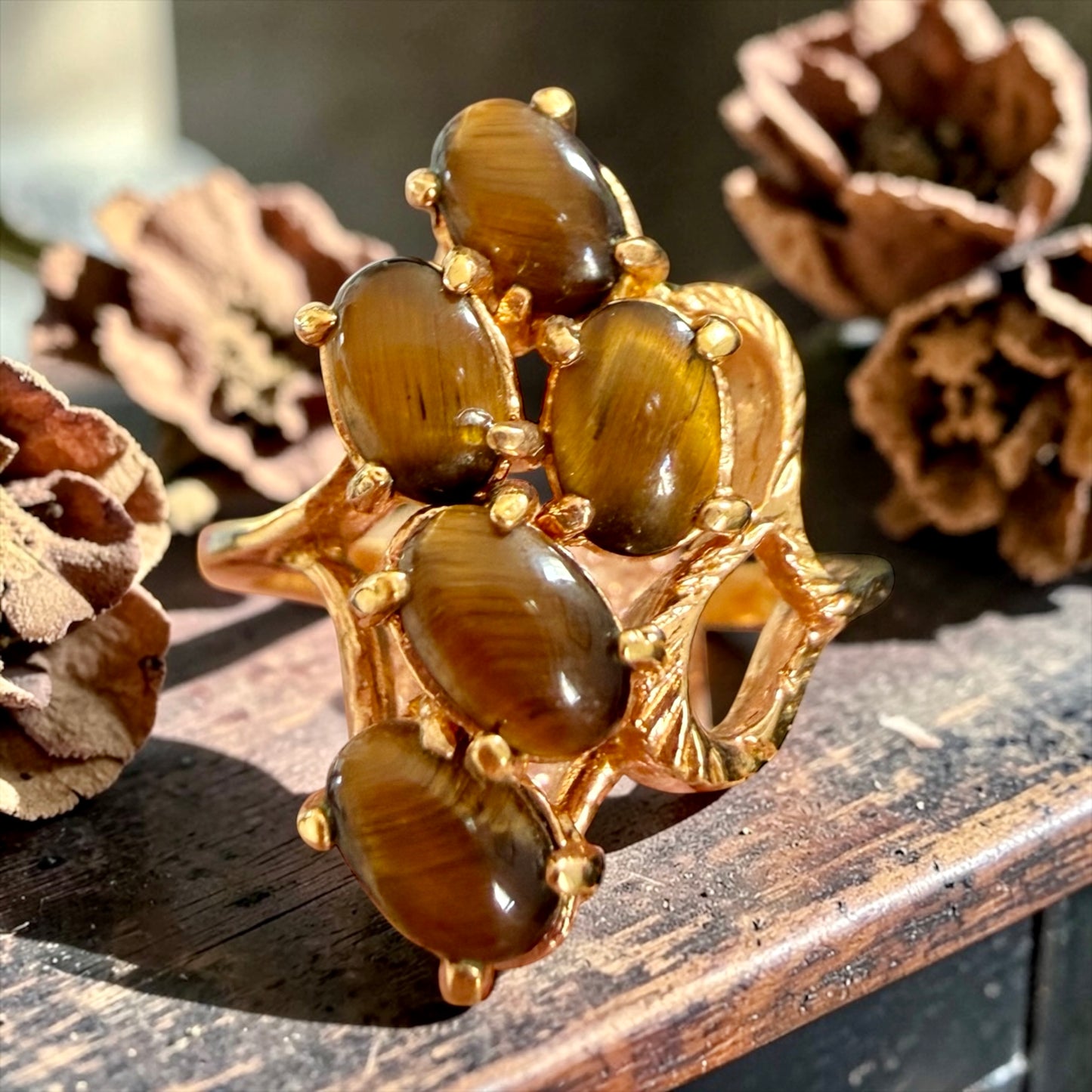 Anello in argento 925 placcato oro con cinque pietre occhio di tigre