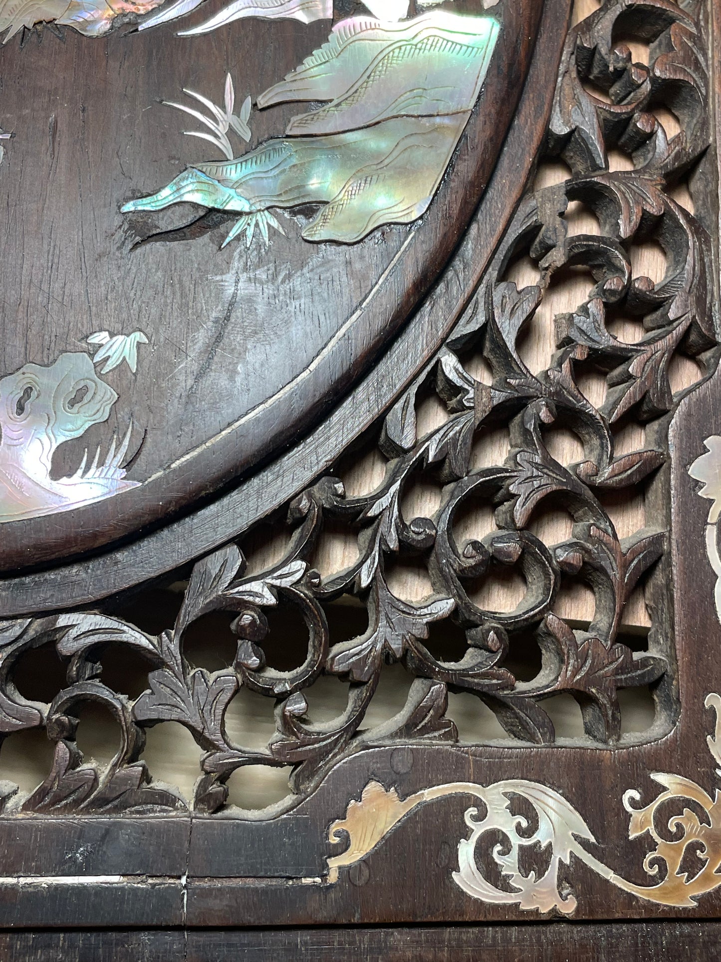 Antico pannello boiserie con intarsi di madreperla e trafori, fine ‘800 tardo Qing