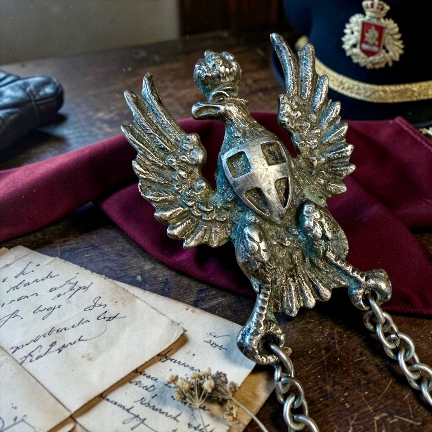 Fregio militare con aquila e scudo sabaudi Reggio Esercito e catene