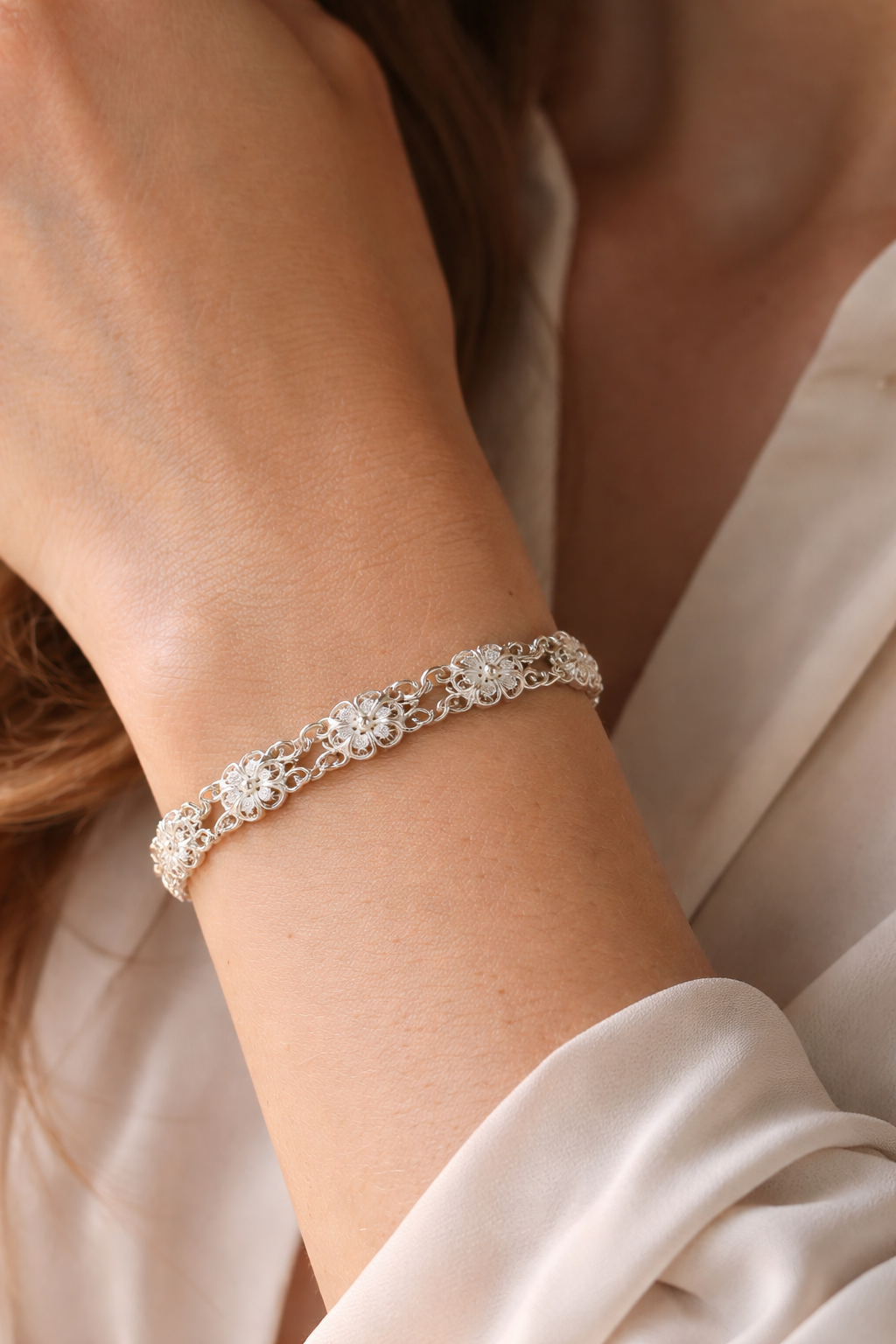 Bracciale anni ‘60 filigrana in argento 800 ad elementi floreali