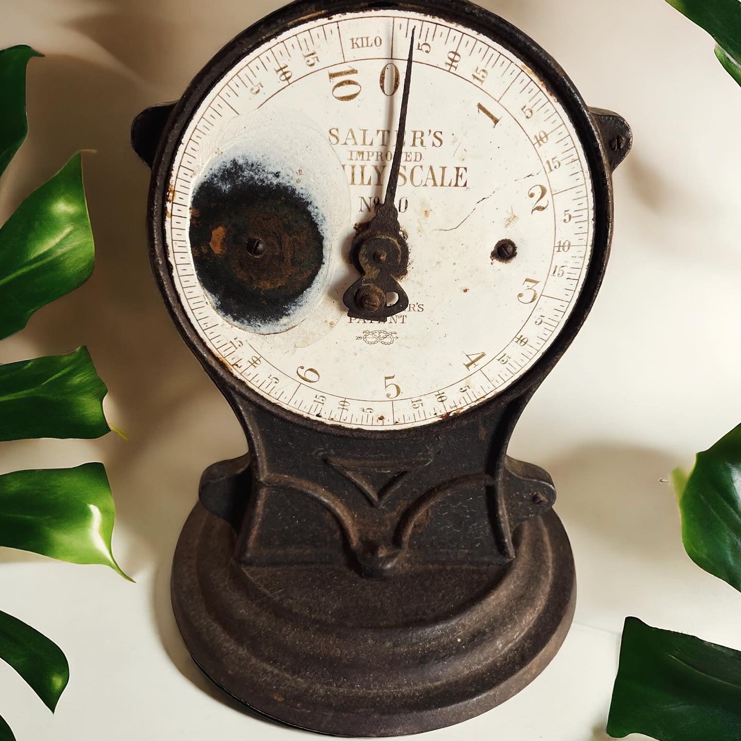 Antique early 1900s shop scale