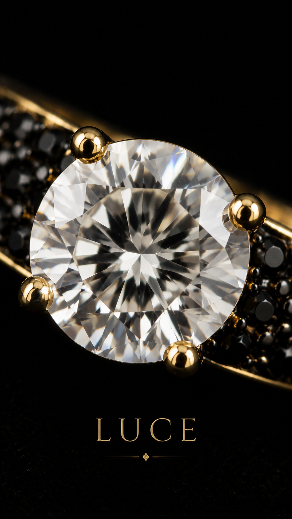 Anello solitario contemporaneo placcato oro a fascia con zirconia cubica e pietre sfaccettate nere