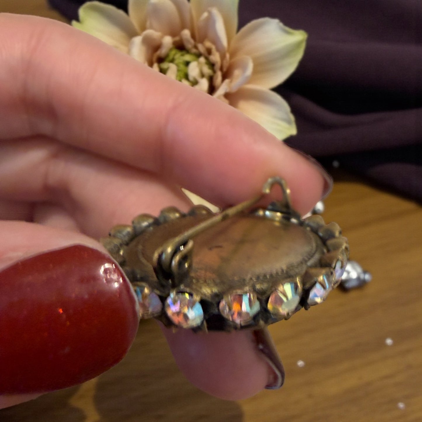 Spilla dramatic noir anni ‘50 con strass Aurora Borealis