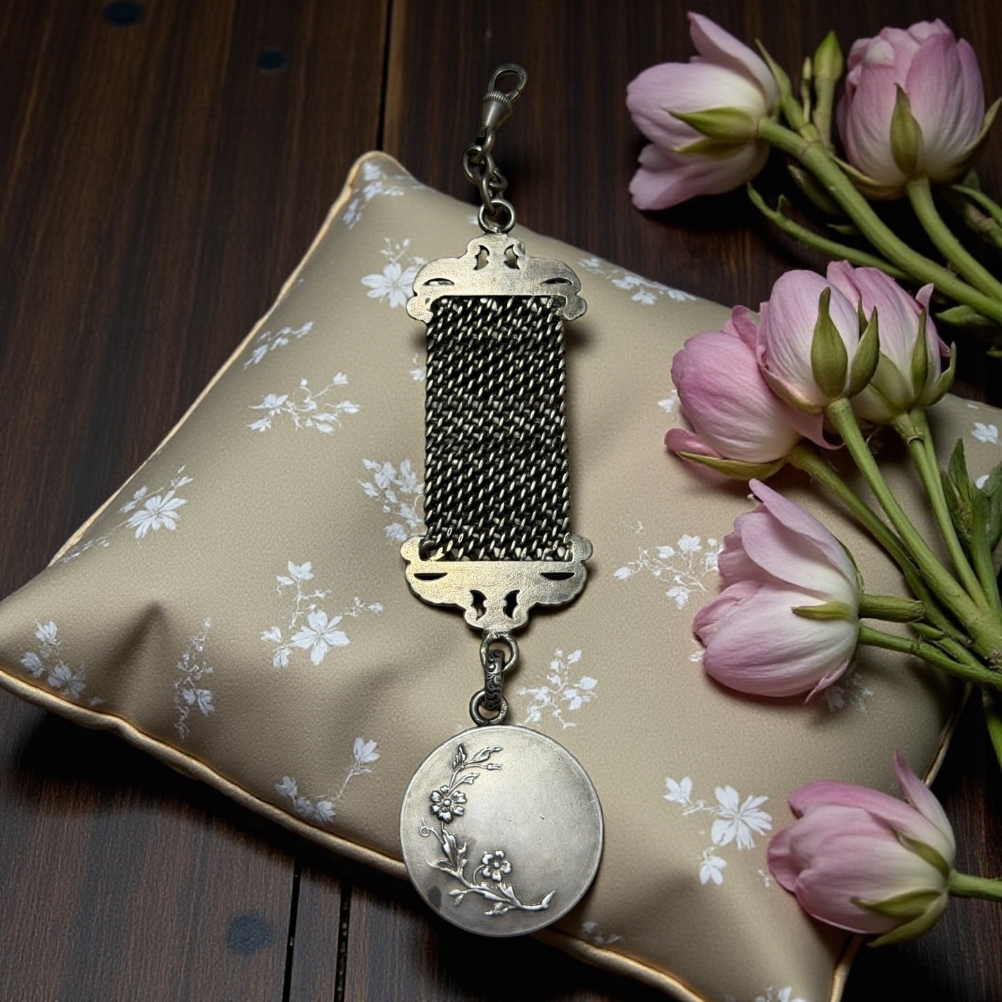 Gioiello catena da panciotto in argento massiccio con medaglia bifacciale Liberty - fine ‘800 primo ‘900