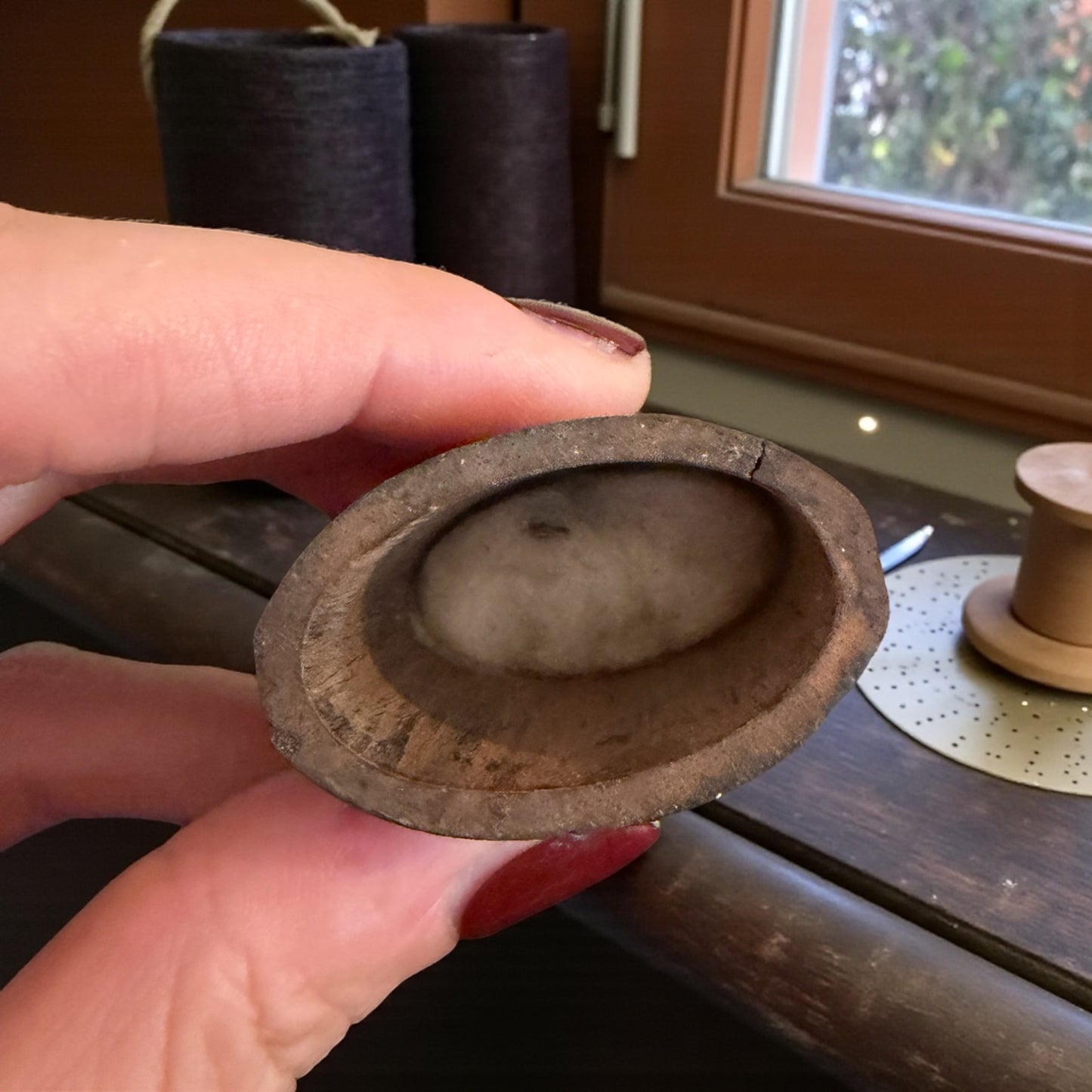 Needle case Alpino in legno intagliato, custodia per aghi fine ‘800