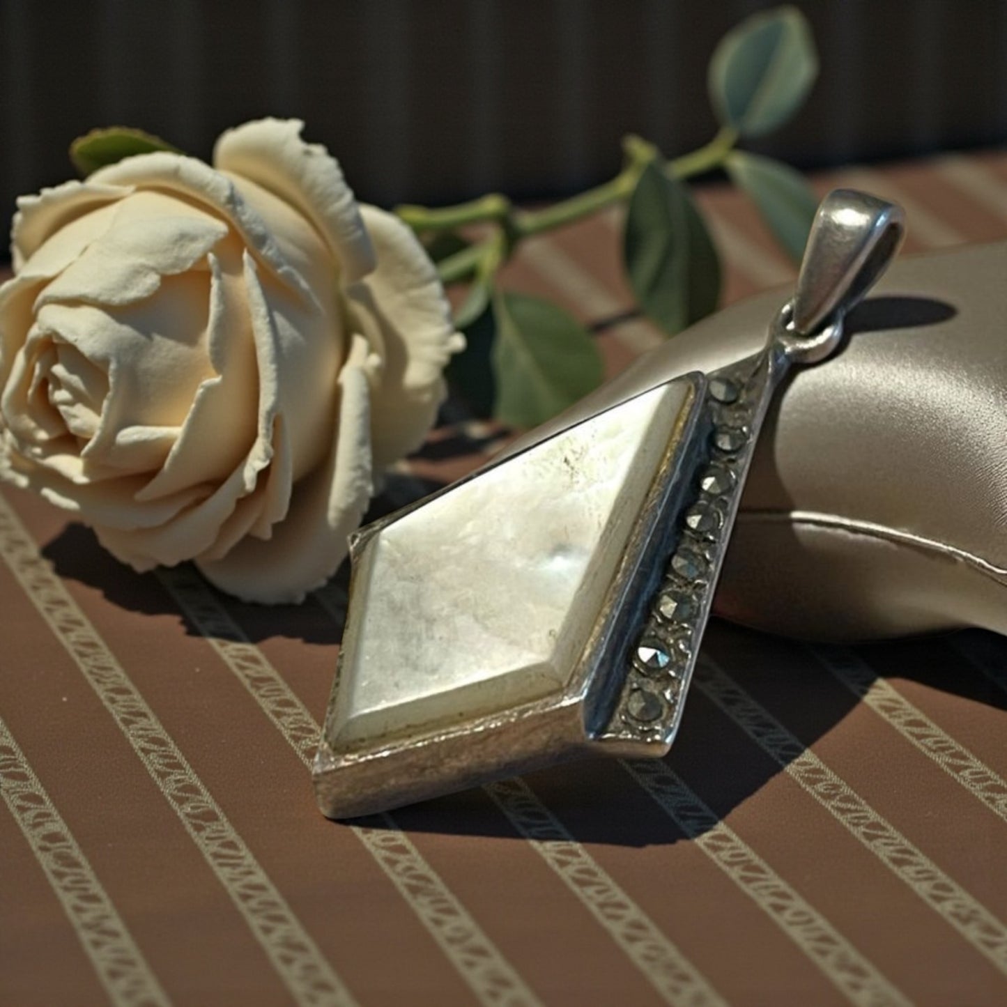 Pendente ciondolo gioiello in argento 925 con marcasiti e madreperla