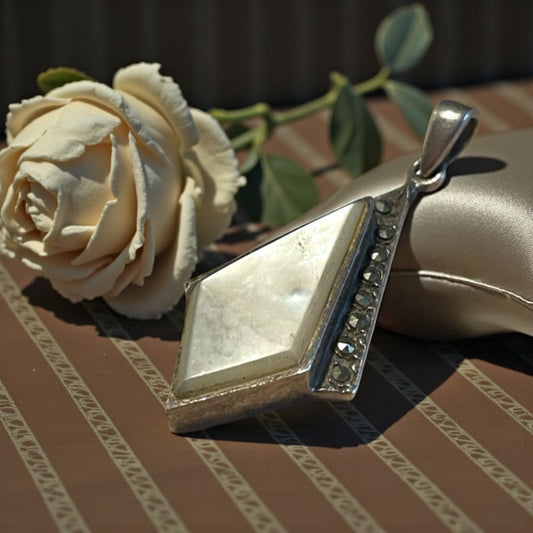 Pendente ciondolo gioiello in argento 925 con marcasiti e madreperla