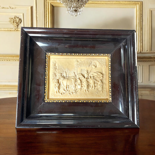 Placca con scena rurale in pietra calcarea, in cornice lignea, tardo ‘800, provenienza fiamminga