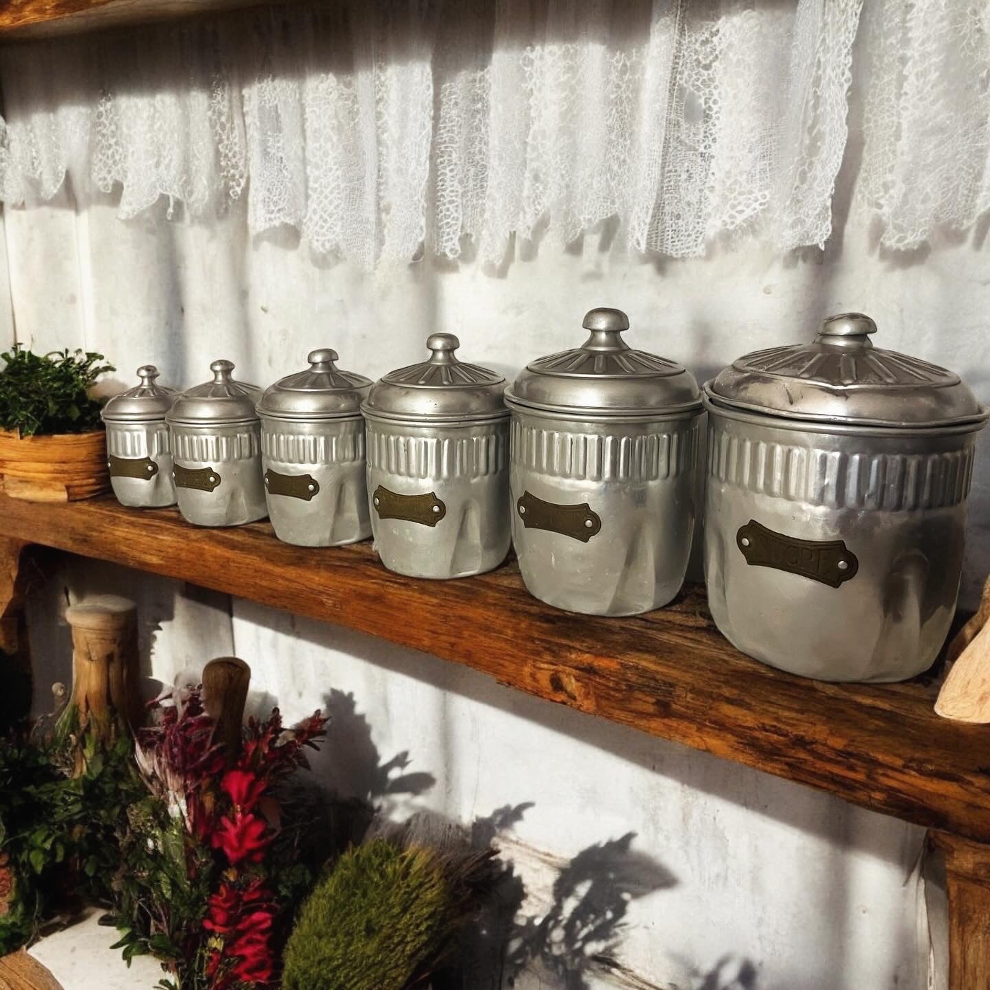 Set of 6 Provencal kitchen jars