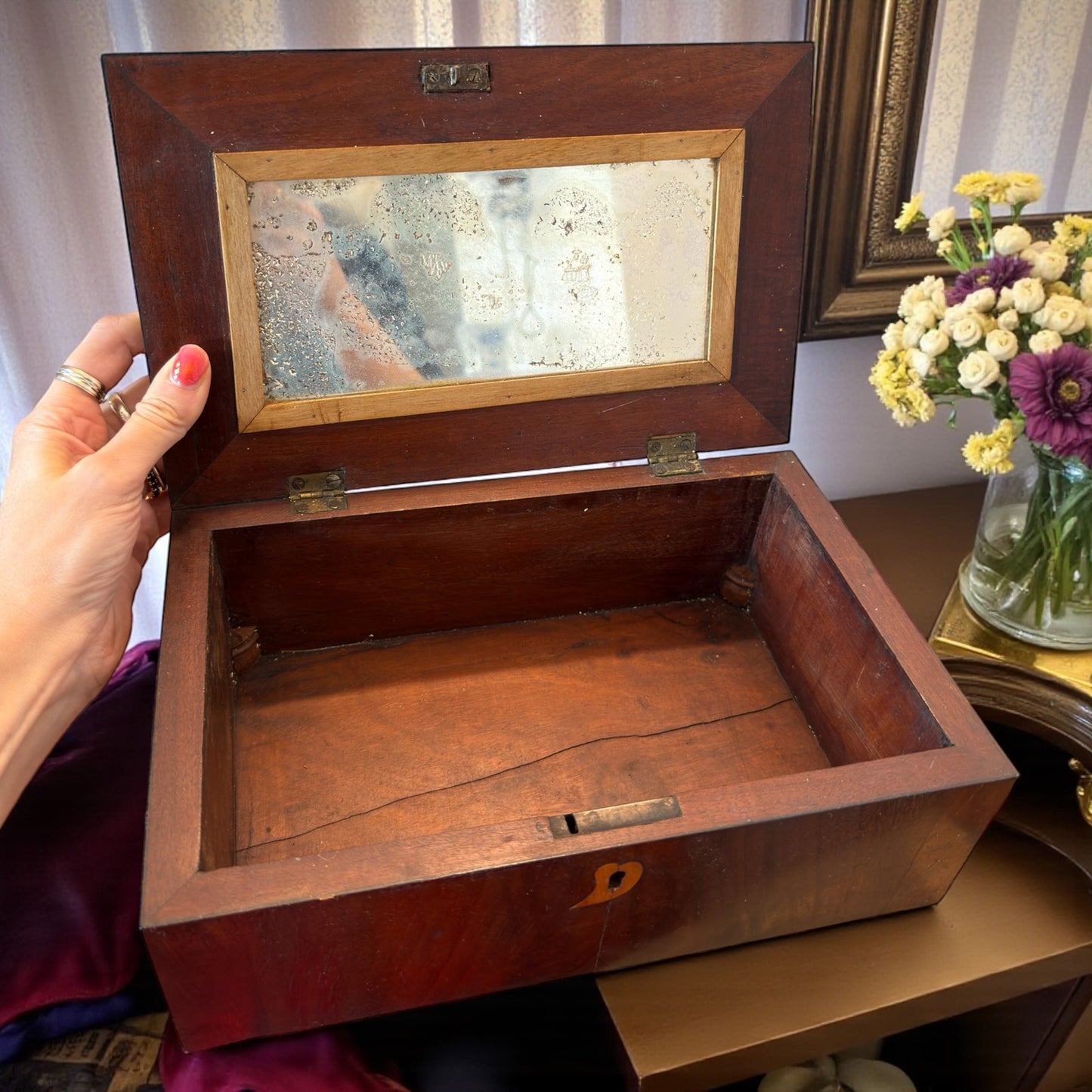 Antica scatola da lavoro femminile di fine ‘800 con cuscino superiore e doppio scomparto