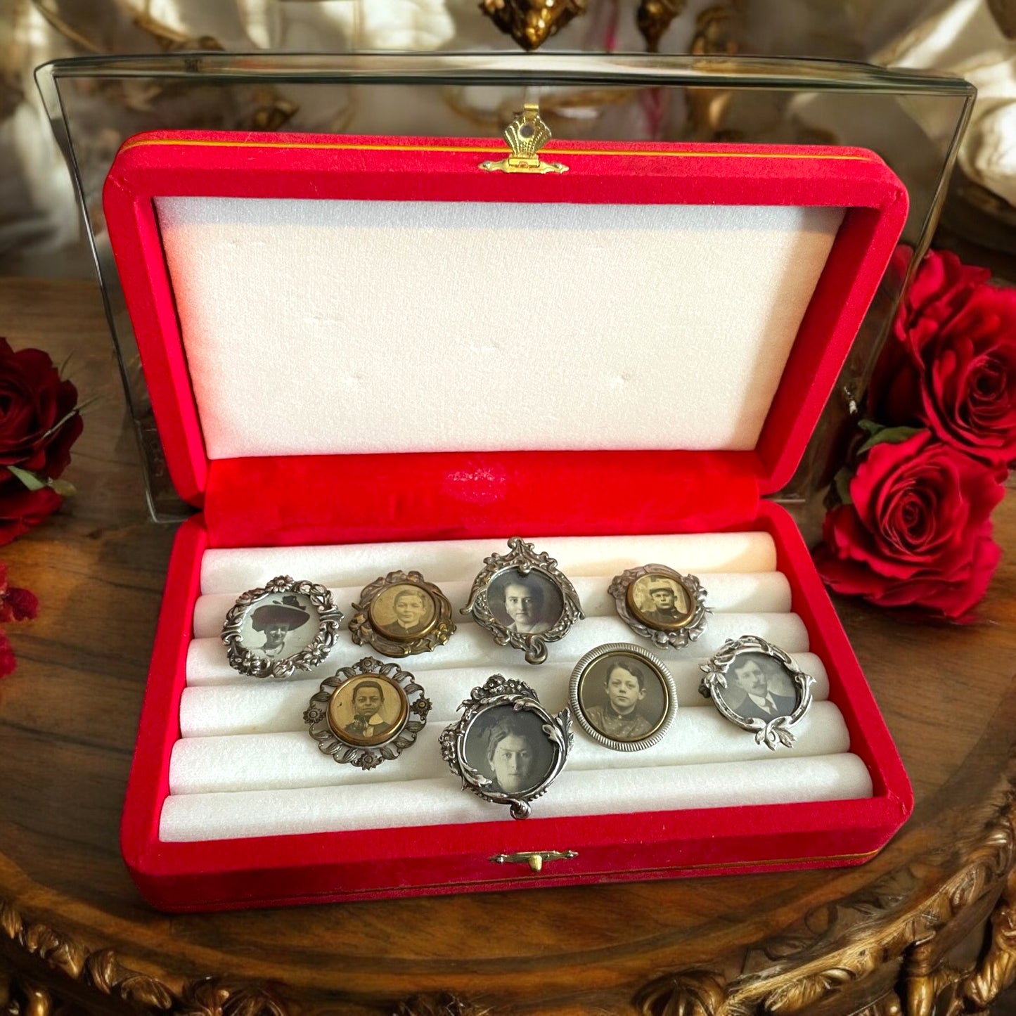 N. 8 antiche spille 1860-1920 ad memoriam con foto e scrigno