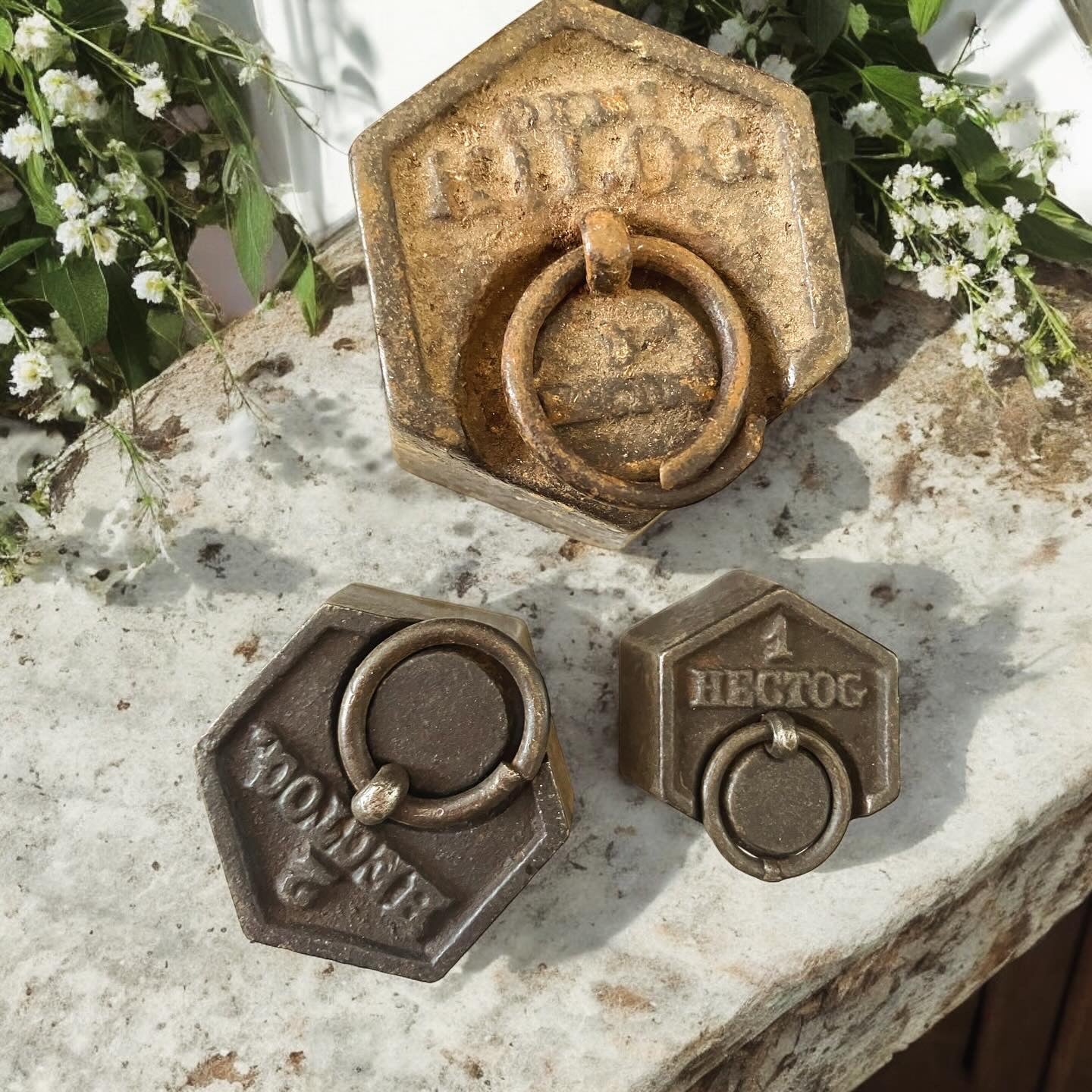 Lot 16 antique hexagonal workshop weights