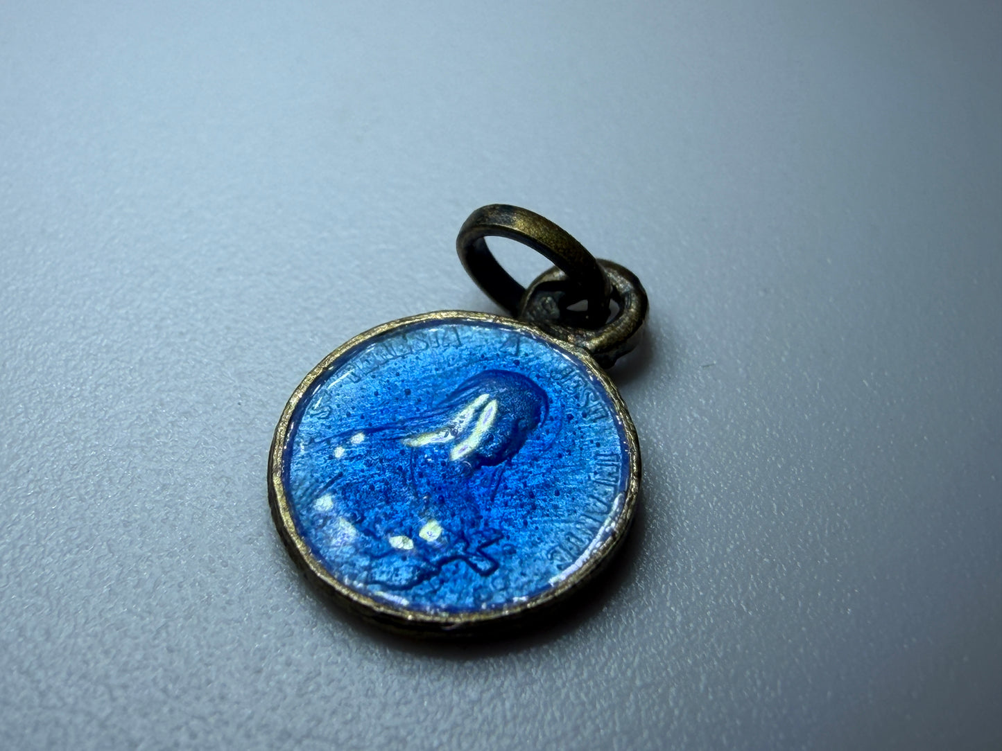 Lotto n. 6 antiche medagliette devozionali francesi con smalto blu, primo ‘900