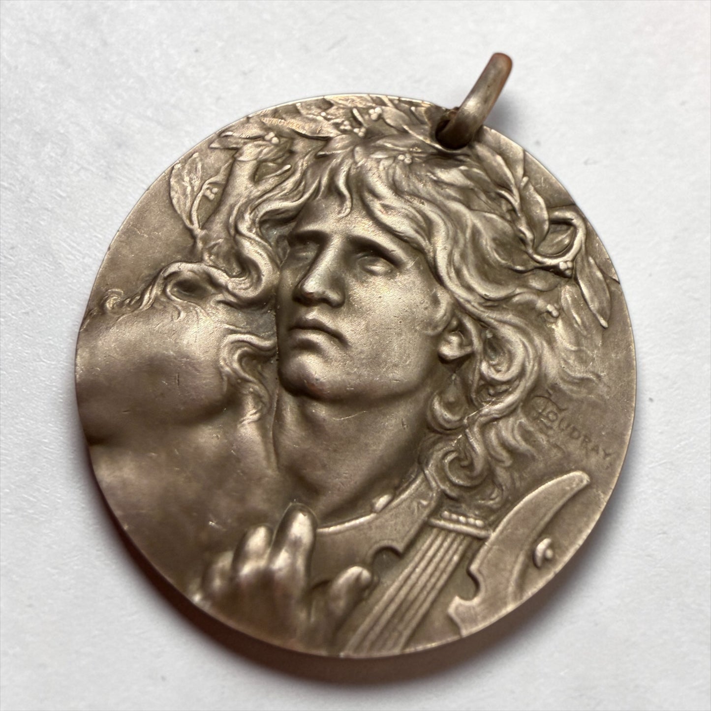 Medaglia gioiello in bronzo placcato argento, Orfeo con la lira, a firma Coudray