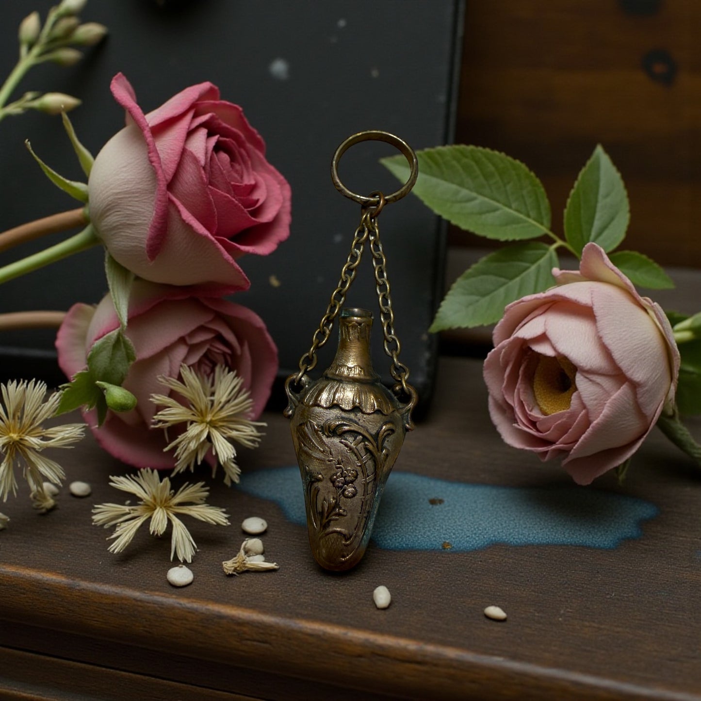 Pendente gioiello porta essenza/profumo da Chatelaine