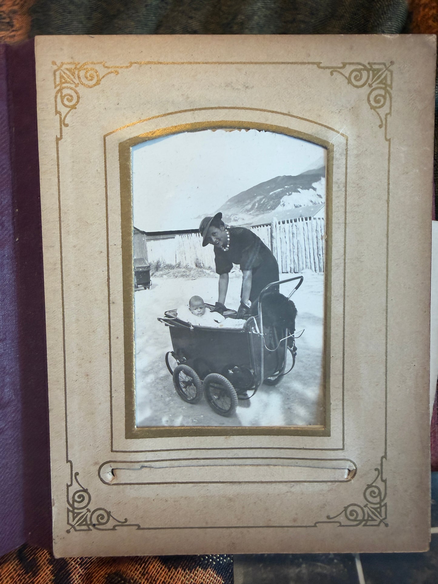 Antico album fine ‘800 completo con 24 foto d’epoca 1890-1915 + 7 sciolte