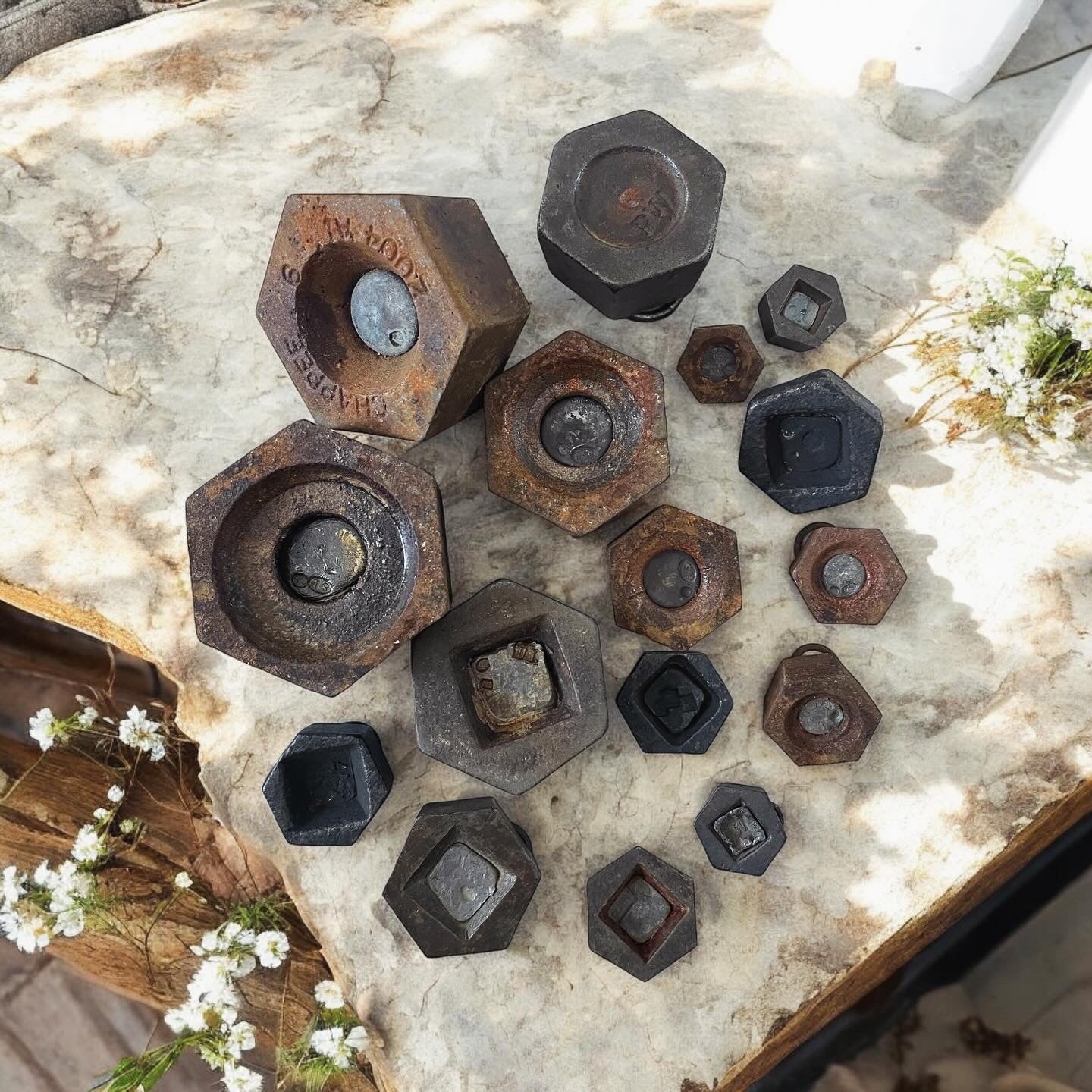 Lot 16 antique hexagonal workshop weights