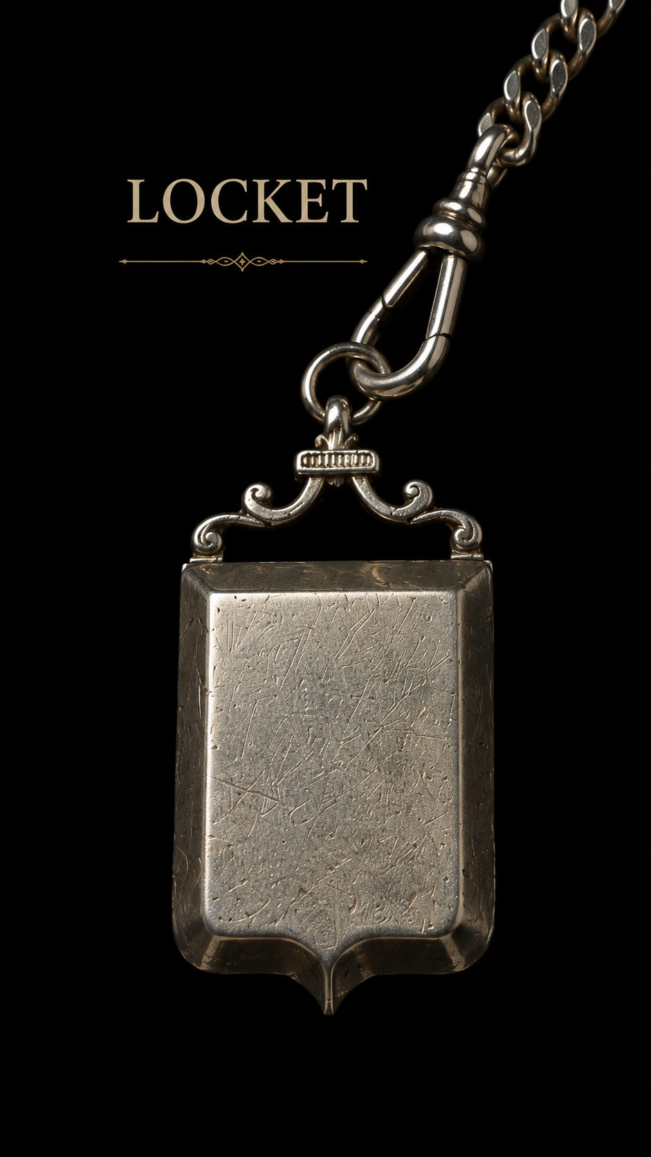 Antica guard chain con locket sentimentale apribile a guisa di stemma araldico