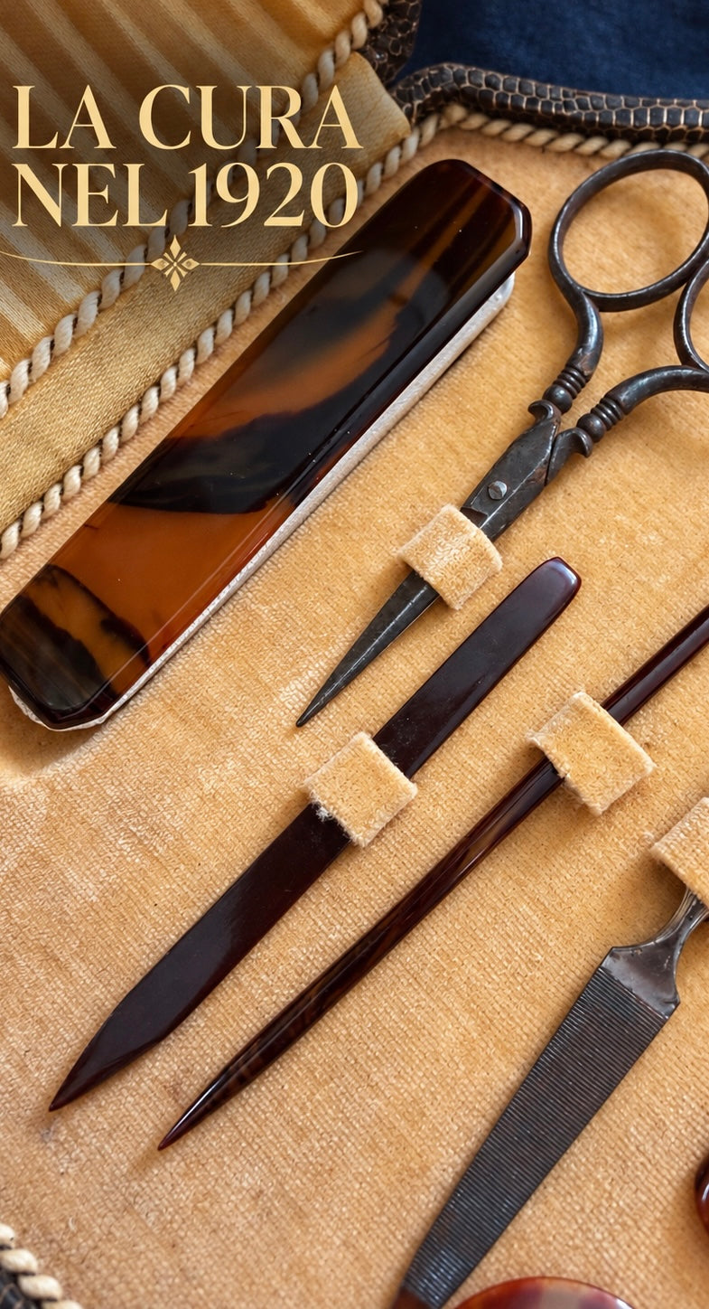 Antico set da viaggio per cura di sé e manicure anni ‘20-‘30