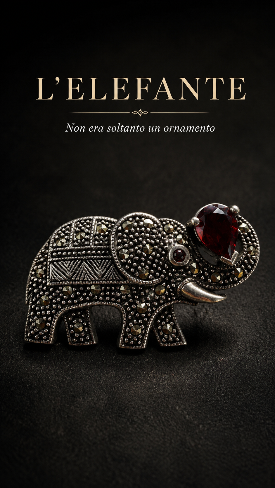 Spilla in argento 925 con marcasiti e cristalli a guisa di elefante, simbolo di memoria e buon augurio